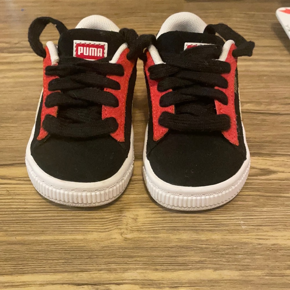 Red and black suede classic pumas. Size 5c Toddlers